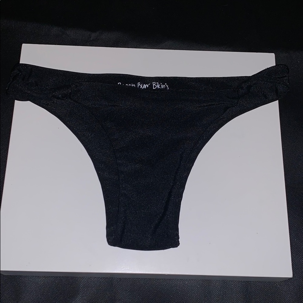 BEACH BUNNY BIKINI BOTTOM BLACK SMALL